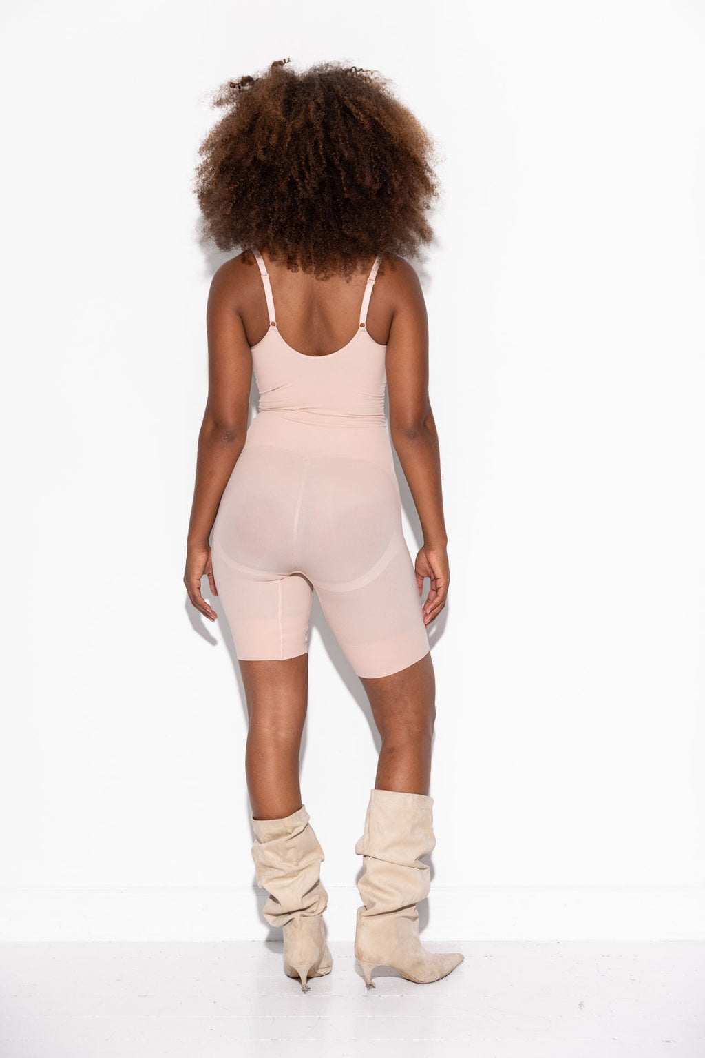 Honigfarbener Shapewear-Body – Staubrose